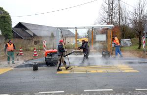ASFALTIRANJE AVTOBUSNEGA POSTAJALIŠČA SVETI VID 05 FOTO LJUBO VUKELIČ
